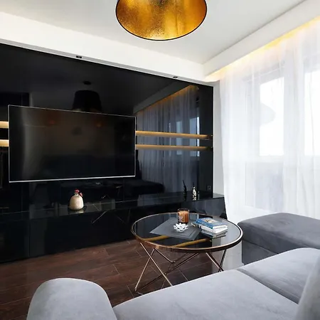 Stylish Air Conditioned With Balcony And View By Renters