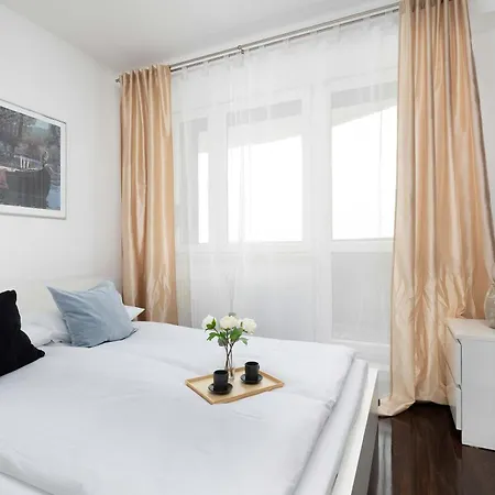 Stylish Air Conditioned With Balcony And View *