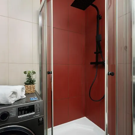 Apartment Stylish Air Conditioned With Balcony And View By Renters *