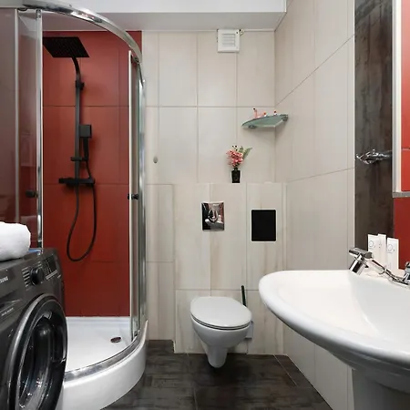 Stylish Air Conditioned With Balcony And View By Renters Apartment *